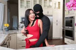 New Touch - Cô thư ký tóc đỏ bốc lửa Athena Renee quan hệ với sếp